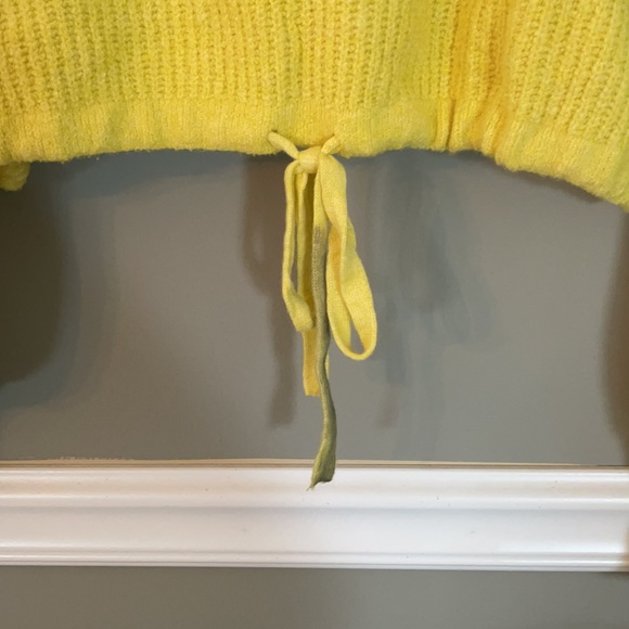 Yellow American Eagle Cropped Hoodie - Picture 4 of 5